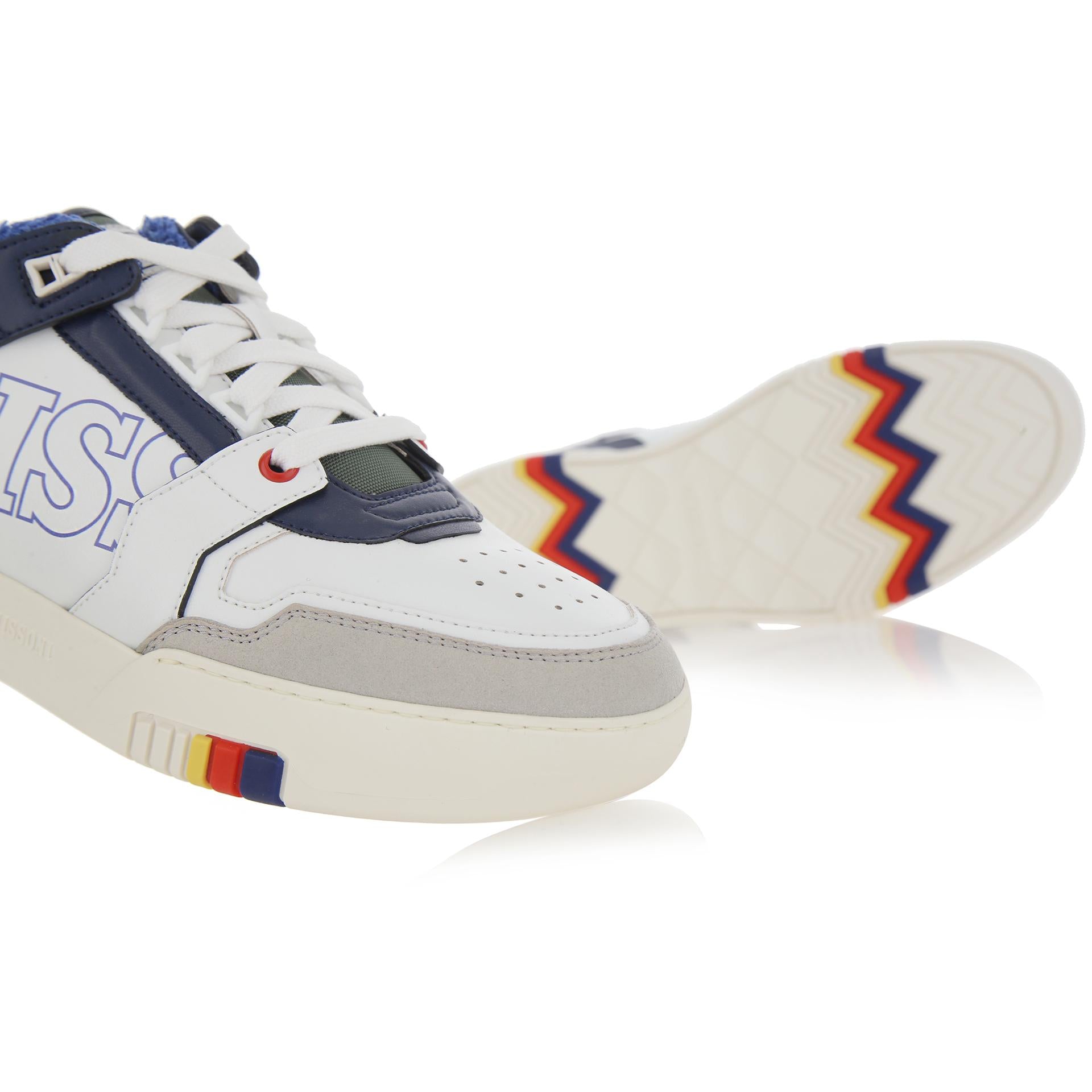 Sneakers in recycled materials