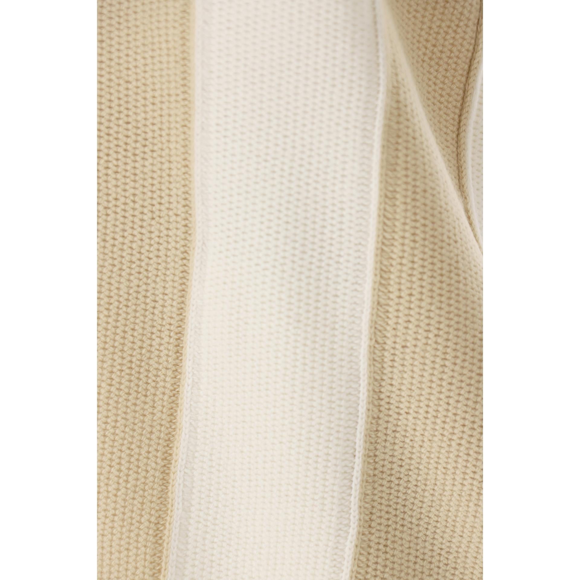 Sleeveless cashmere sweater