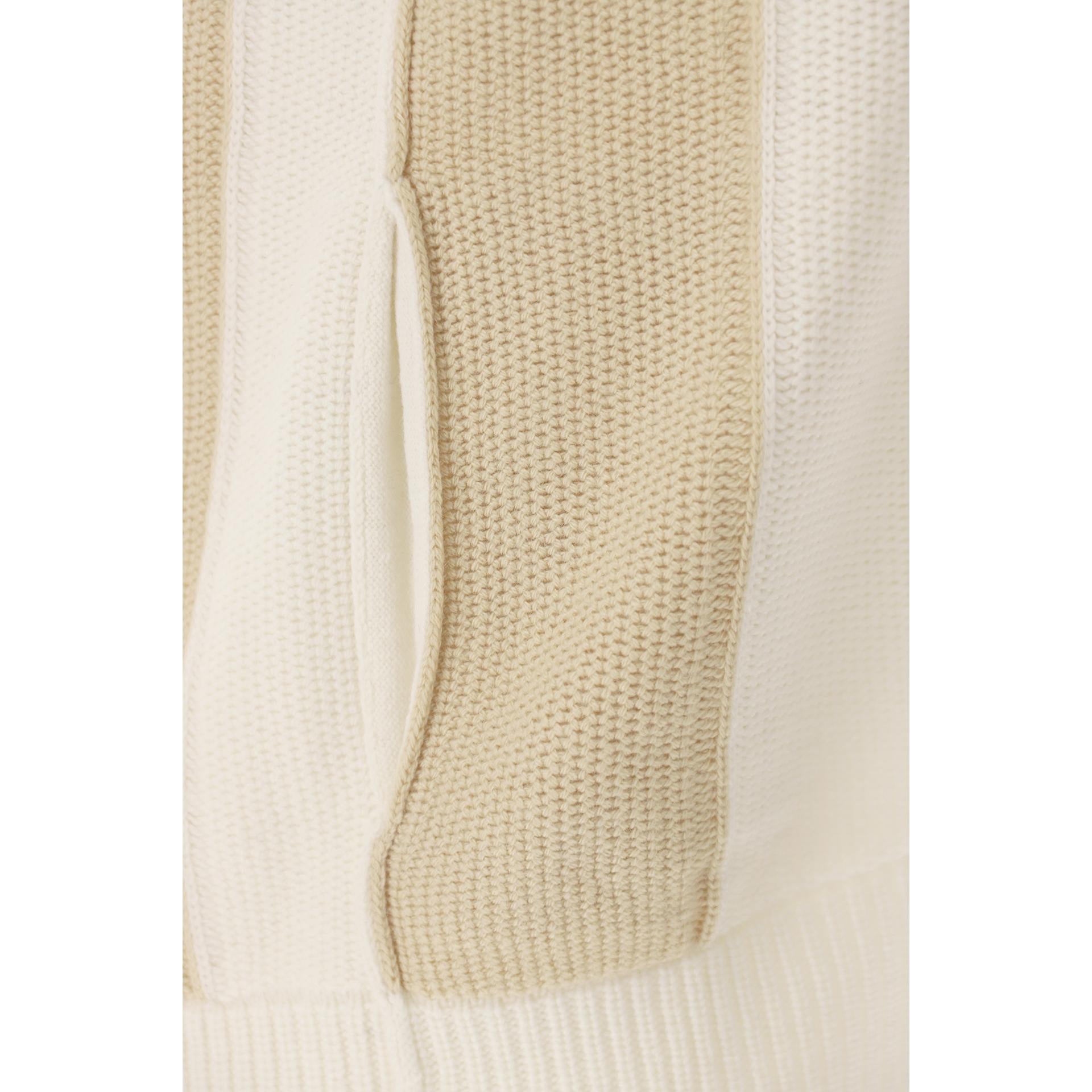 Sleeveless cashmere sweater