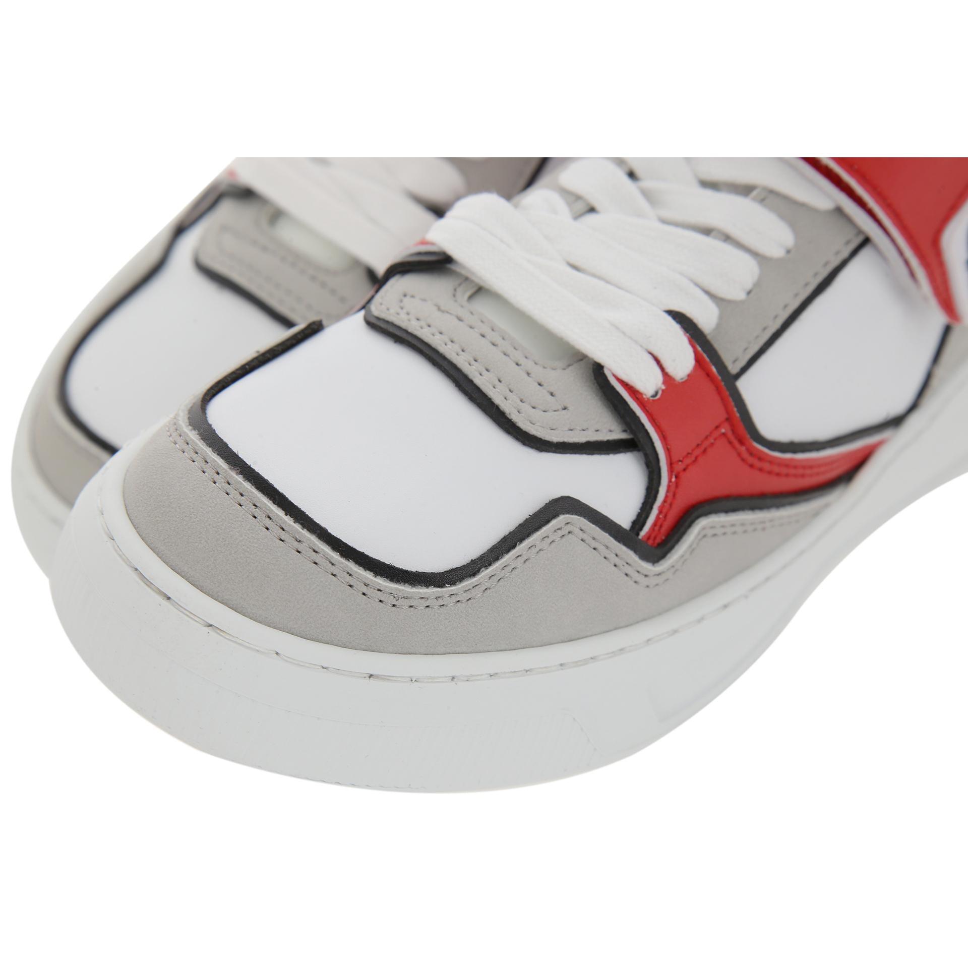 Sneakers in organic material