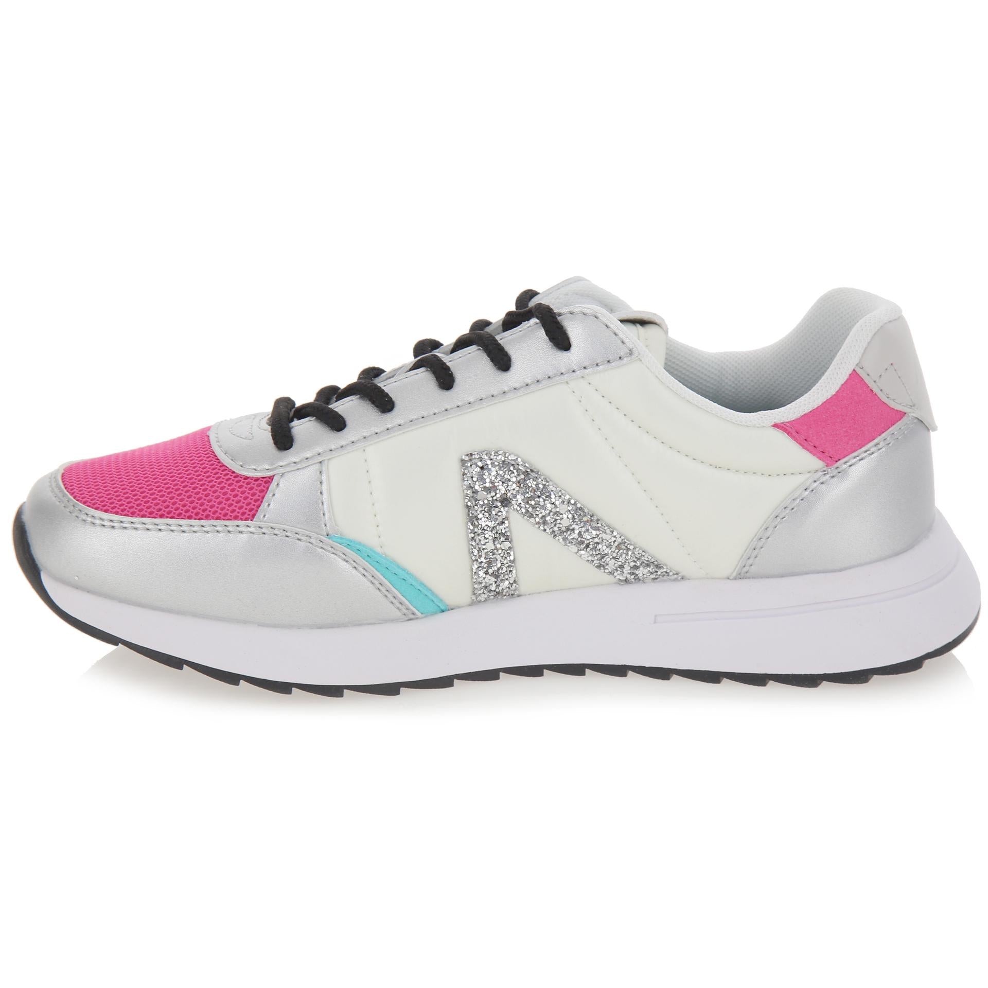 Sneakers in recycled materials