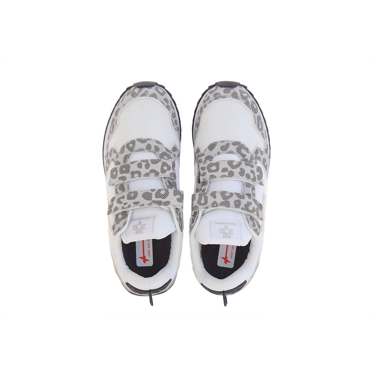 Sneakers with leopard tears