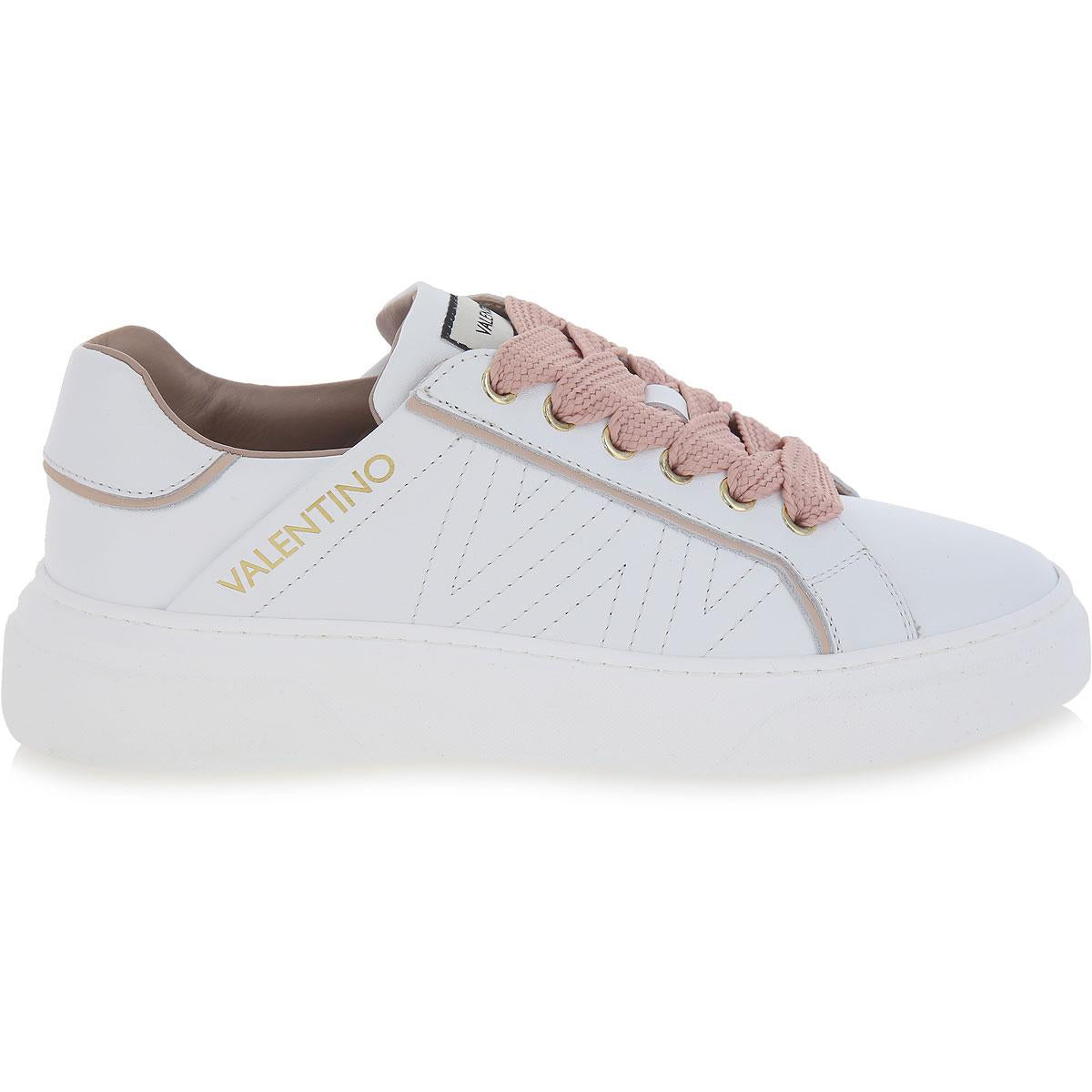 Stunny white leather sneakers