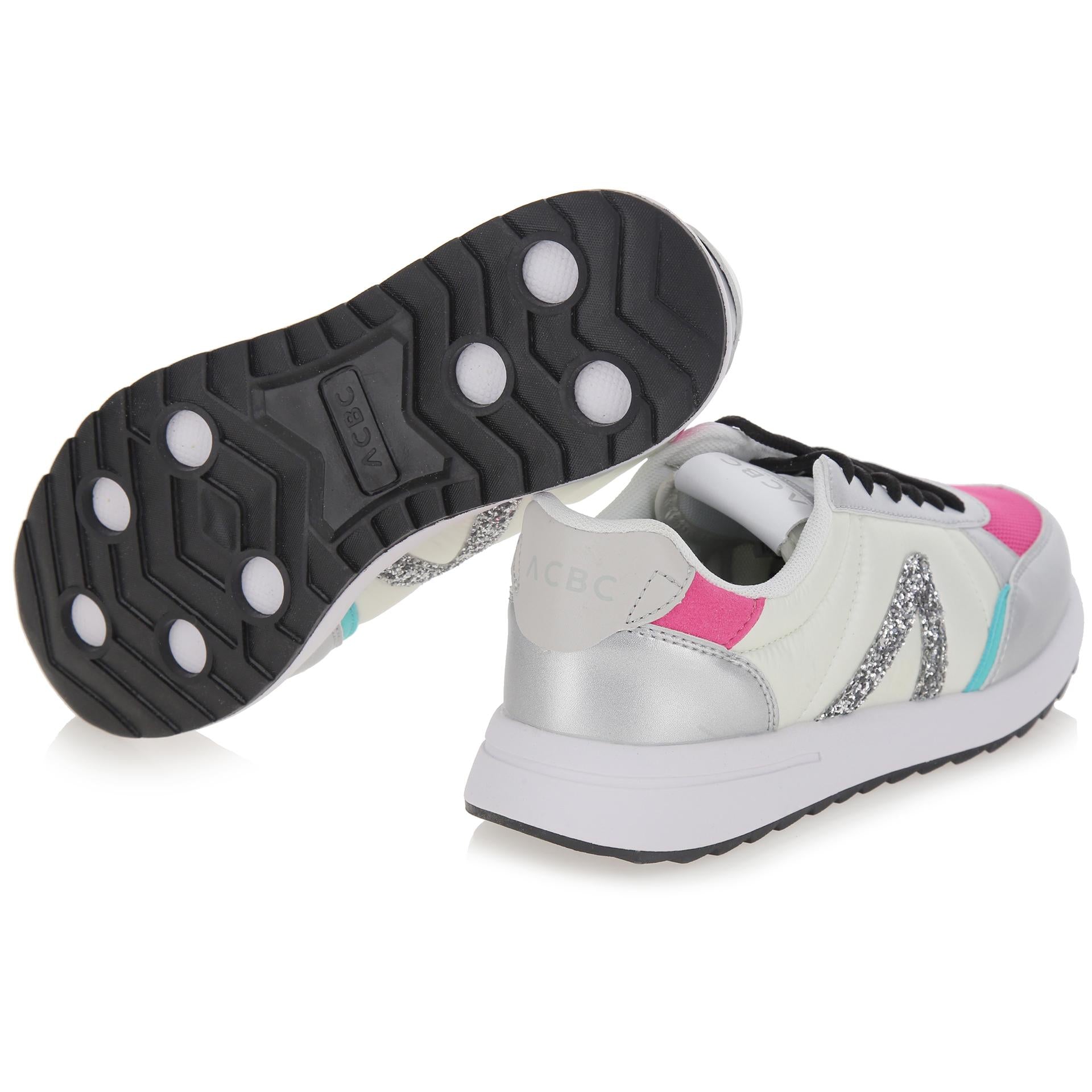 Sneakers in recycled materials