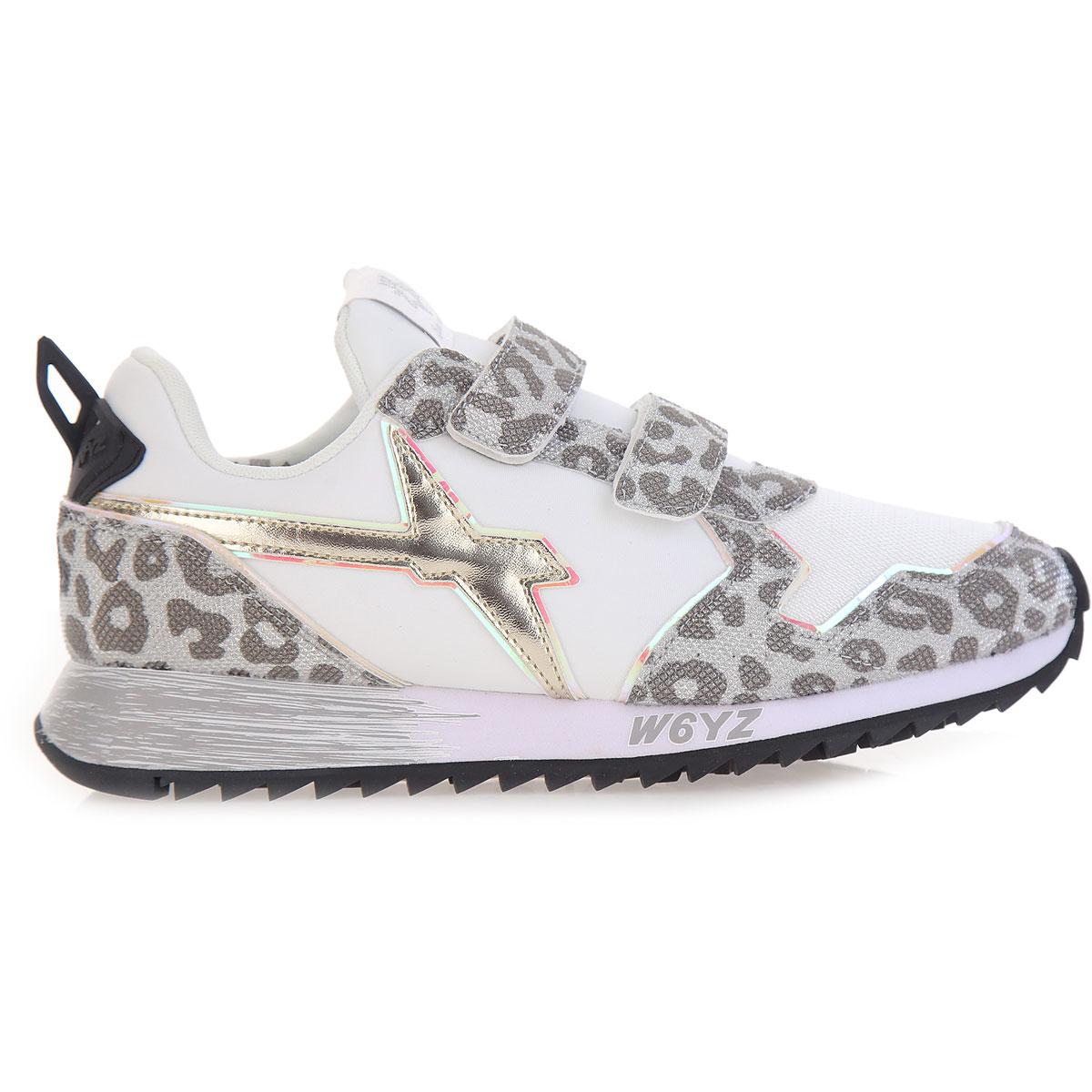 Sneakers with leopard tears