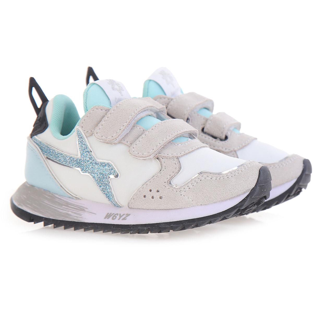 Sneaker with white tears and glitter
