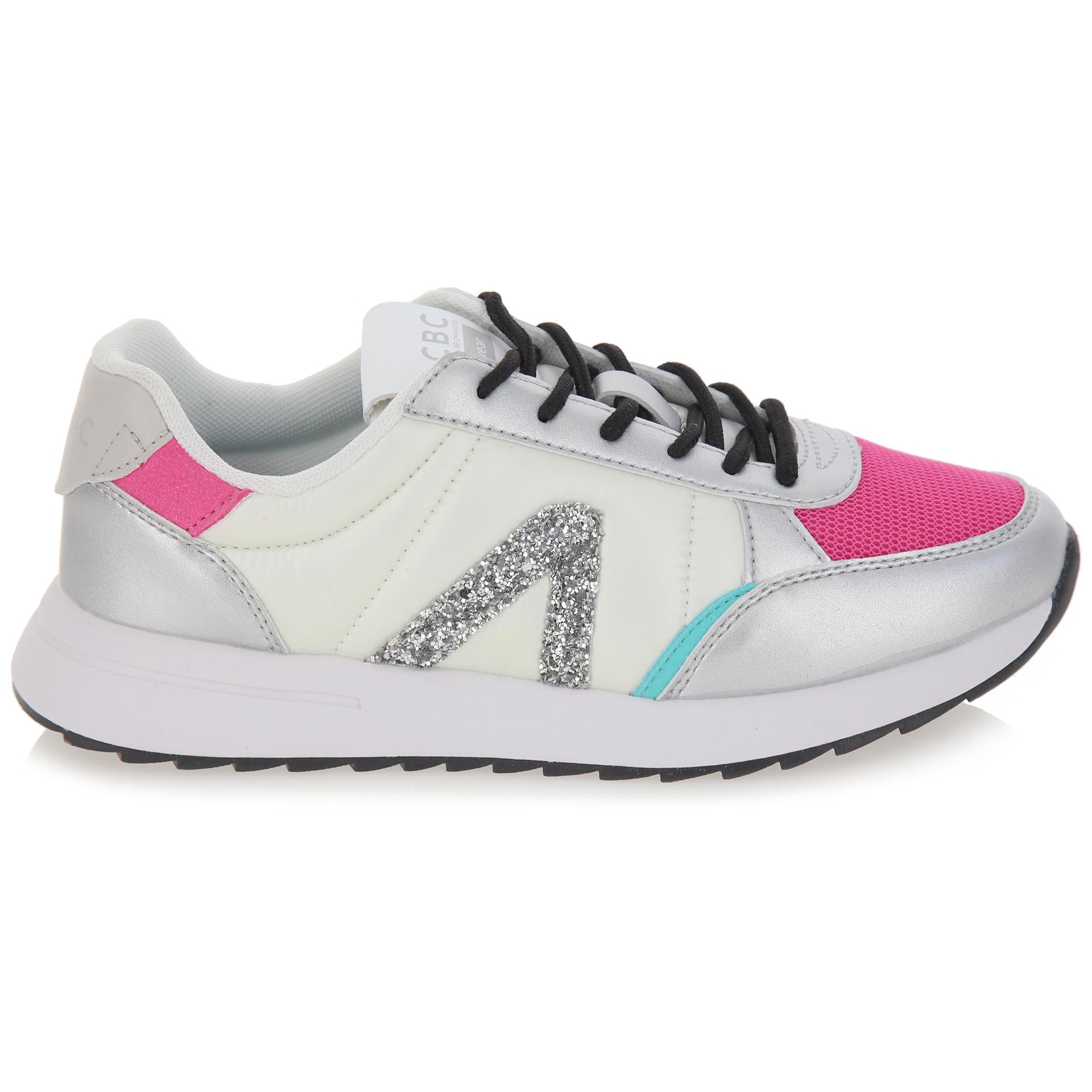 Sneakers in recycled materials