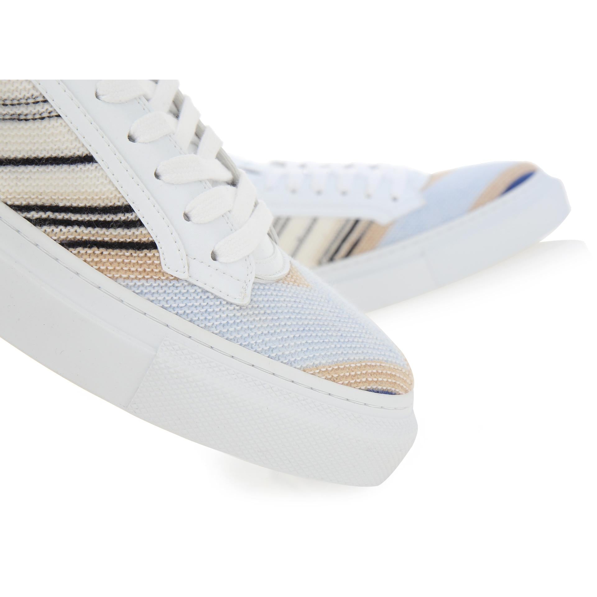 Sneakers in recycled fabric