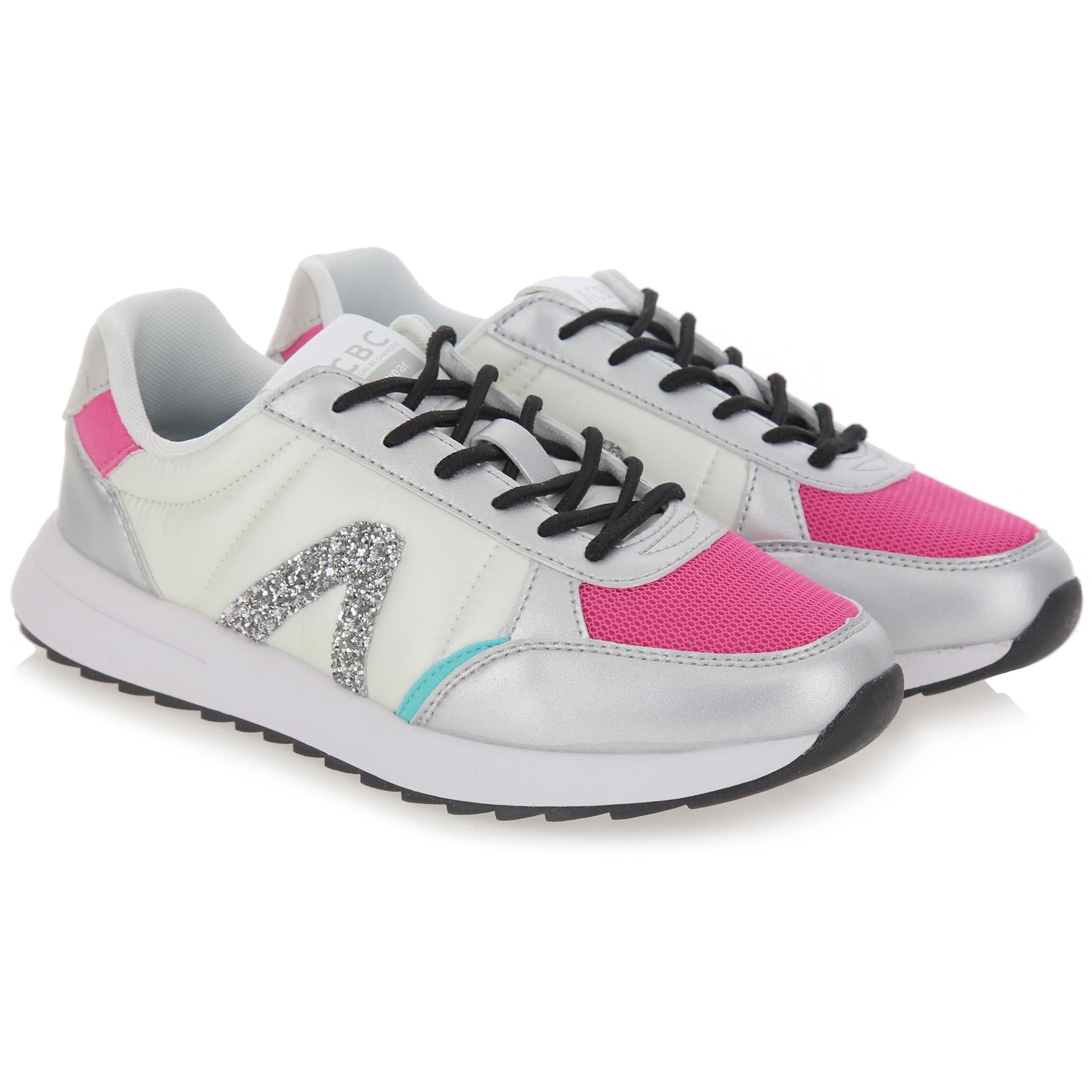 Sneakers in recycled materials
